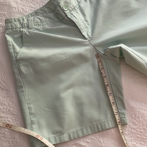 GAP Seafoam Khaki Shorts - Picture 4 of 8